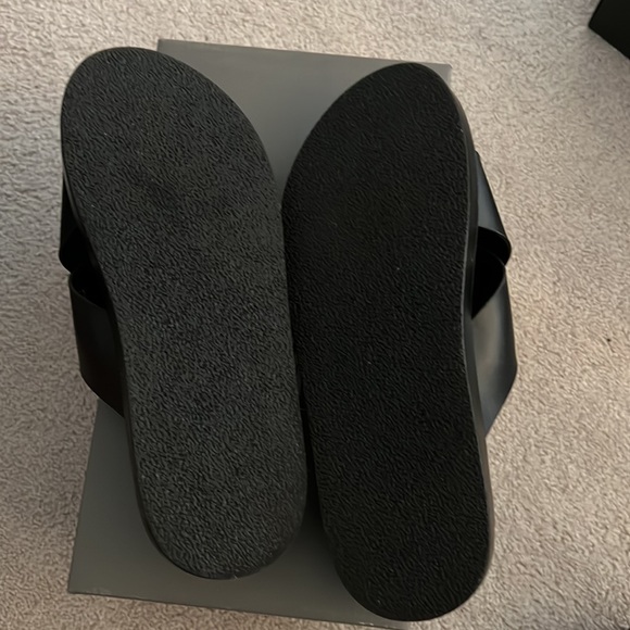 Black Stacy adams criss cross slipper